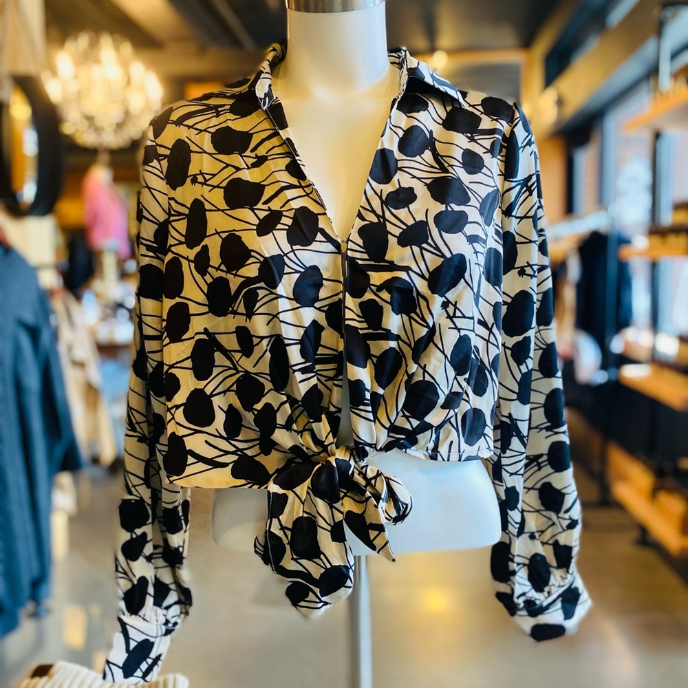 Blouse from lush